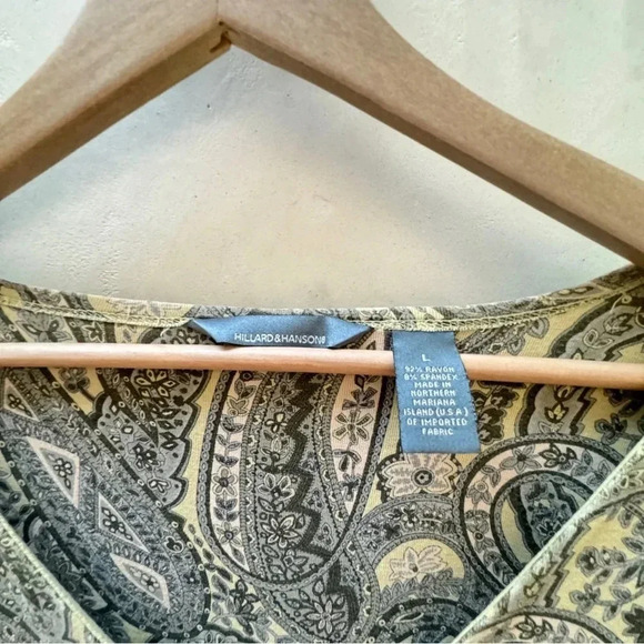 Hillard & Hanson || Paisley Cream and Sage Blouse - Picture 4 of 7